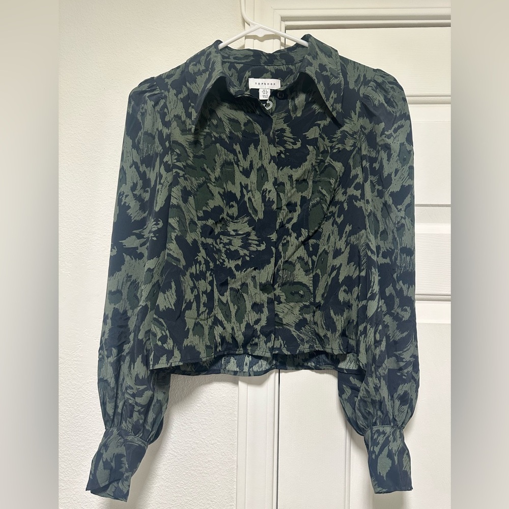 NWOT- Topshop Green and Black Women's Top